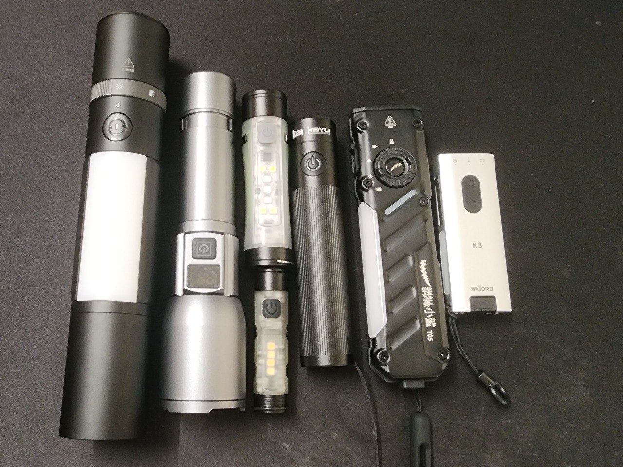 EDC 极客警报：激光指示器新国标强制实施倒计时与多光源手电选购指南