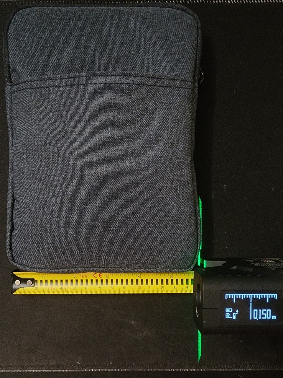 Kindle 保护套宽度激光测距实测 15cm